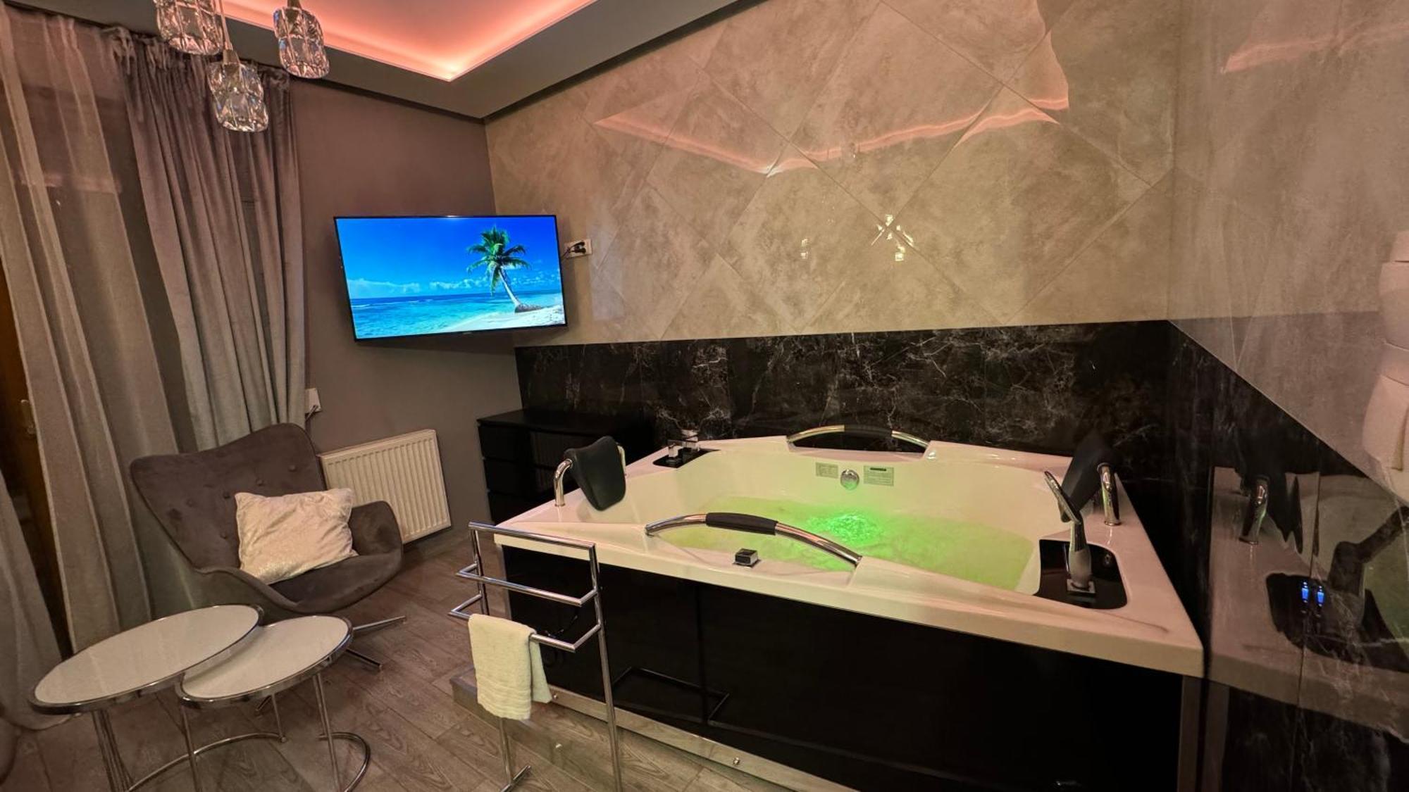 Jacuzzi Glass-House Central Station Krakow Bagian luar foto